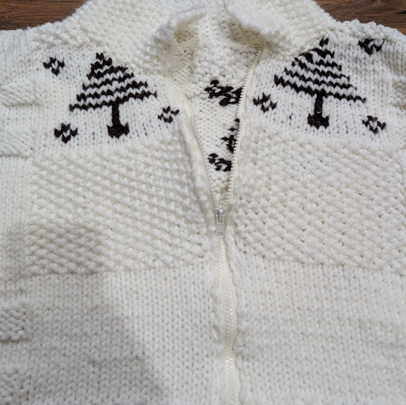 Handmade Hand knit White Cowichan style sweater zipper cardigan - Picture 7 of 7